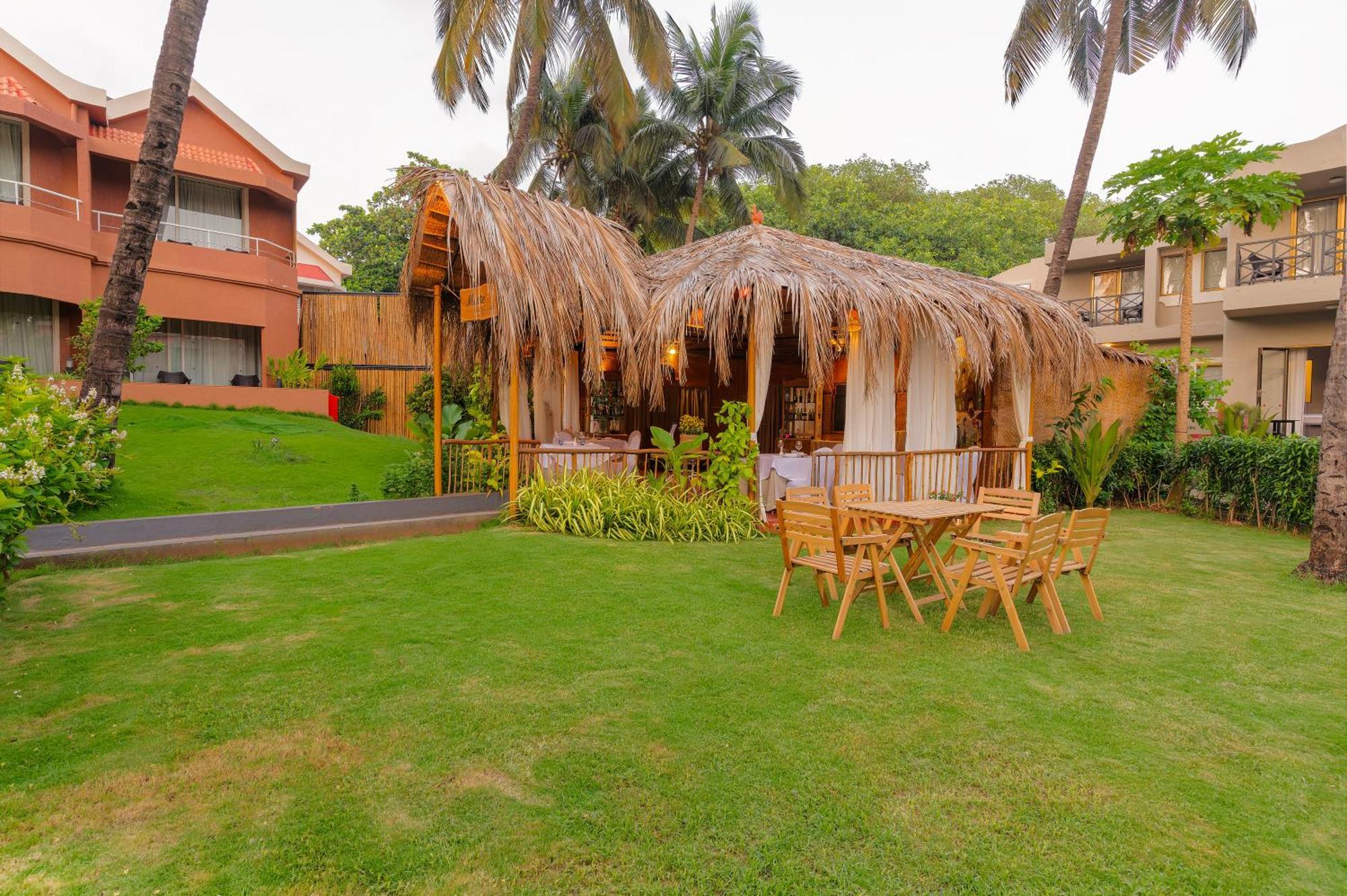 Whispering Palms Beach Resort Candolim Eksteriør bilde